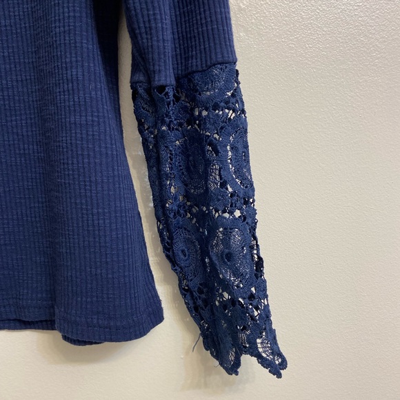 Lace sleeve detail, long-sleeved knit henley tee - Picture 3 of 10